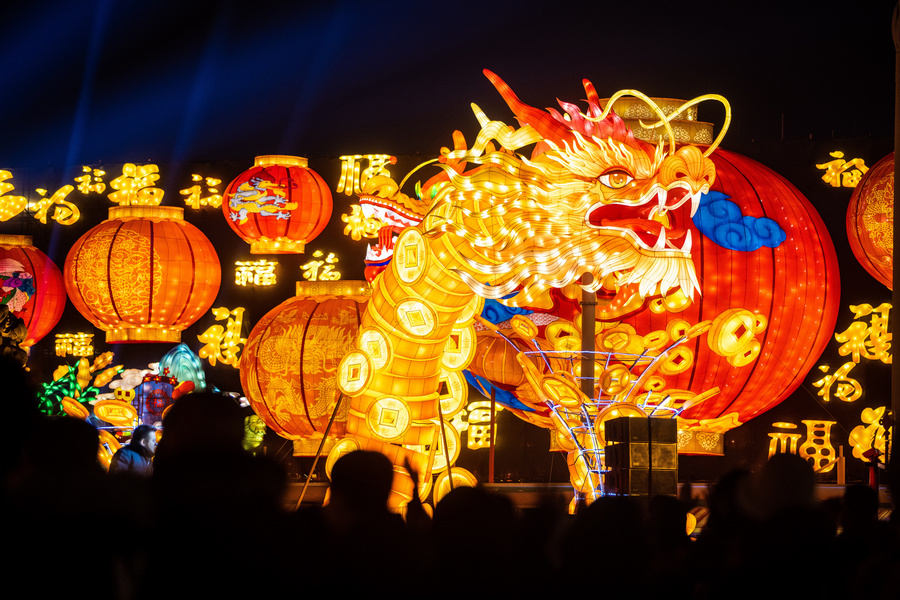 “声、光、电”文化盛宴在唐山南湖上演 掀起龙年新春大幕